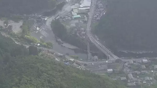 「水難事故相次ぎ2人死亡　愛知・豊川市でインドネシア人男性が滝つぼに飛び込み　岐阜・下呂市でアユ釣りの男性流される」の画像