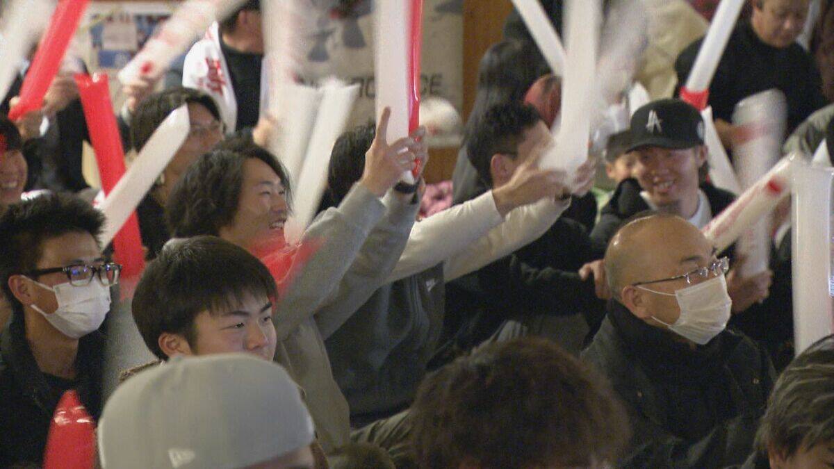 ｢僕らから見たら“金メダル”｣ 男子モーグル 堀島行真選手(28) 銅メダル獲得 地元の岐阜･池田町では同級生ら約90人がアツイ声援【ミラノ･コルティナオリンピック】