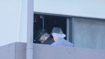 犯人はアパートの配管よじ登りベランダから侵入か こすれたようなあとや傷が付く 消防隊員が駆け付けた際 窓ガラスは割れた状態 42歳女性殺人･放火事件 愛知･豊田市