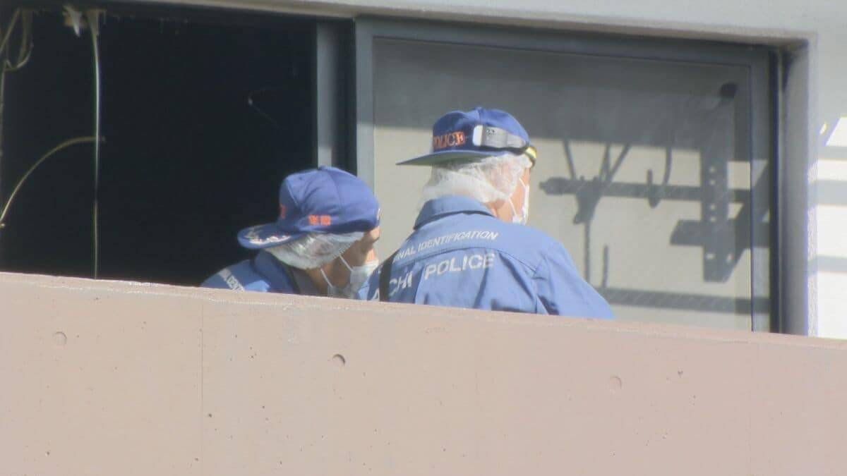 犯人はアパートの配管よじ登りベランダから侵入か こすれたようなあとや傷が付く 消防隊員が駆け付けた際 窓ガラスは割れた状態 42歳女性殺人･放火事件 愛知･豊田市