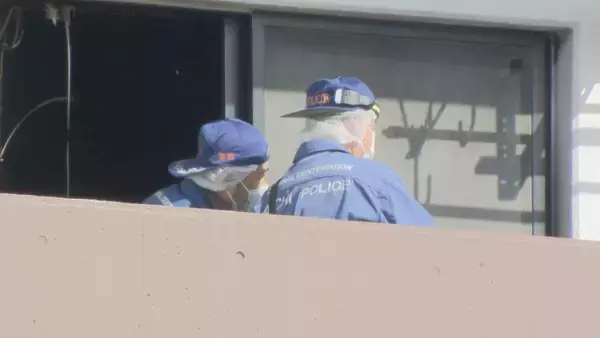 「犯人はアパートの配管よじ登りベランダから侵入か こすれたようなあとや傷が付く 消防隊員が駆け付けた際 窓ガラスは割れた状態 42歳女性殺人･放火事件 愛知･豊田市」の画像