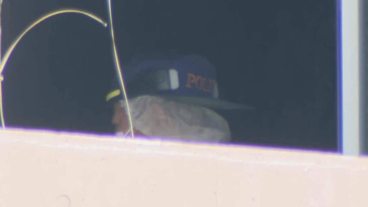 犯人はアパートの配管よじ登りベランダから侵入か こすれたようなあとや傷が付く 消防隊員が駆け付けた際 窓ガラスは割れた状態 42歳女性殺人･放火事件 愛知･豊田市