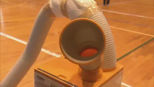 空調設備整わない体育館が避難所に… スポットクーラーで備える自治体も 名古屋の中学校では“自立発電”エアコンで停電時も暑さしのげる空間に