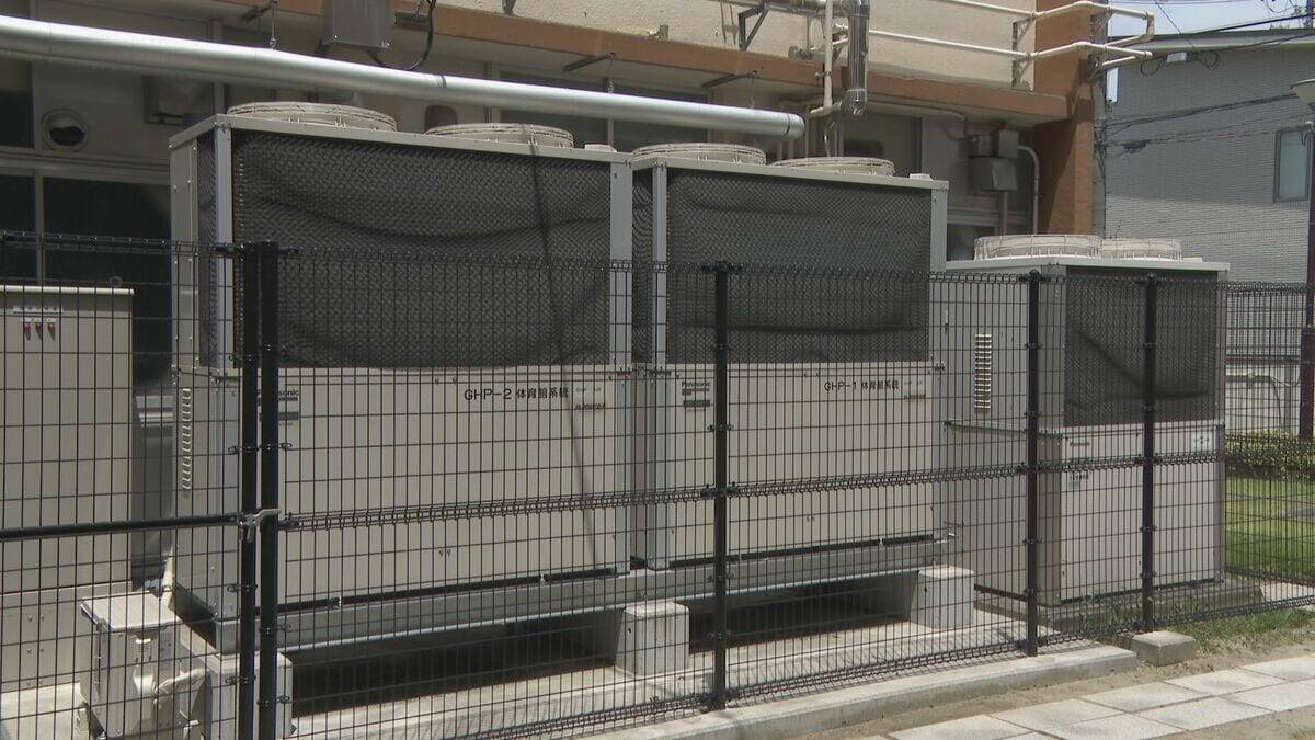 空調設備整わない体育館が避難所に… スポットクーラーで備える自治体も 名古屋の中学校では“自立発電”エアコンで停電時も暑さしのげる空間に