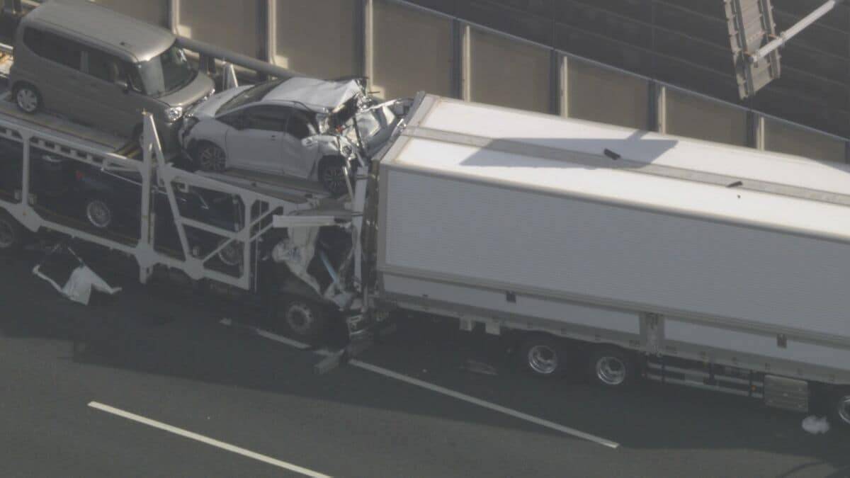 車4台が絡む事故 50代くらいの男性が意識不明 20代男性がケガ 伊勢湾岸道 豊明IC～名古屋南JCT 下り線で通行止め