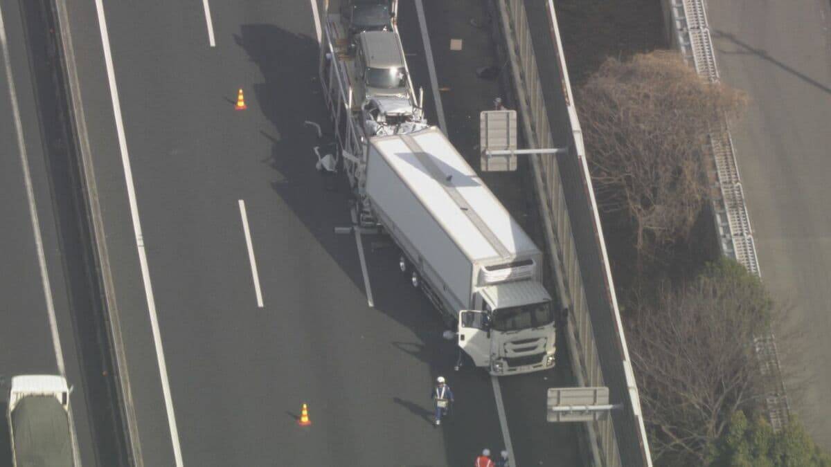 車4台が絡む事故 50代くらいの男性が意識不明 20代男性がケガ 伊勢湾岸道 豊明IC～名古屋南JCT 下り線で通行止め