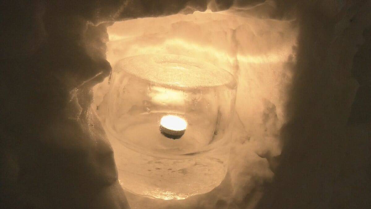 ほのかな明かりに包まれ｢中尾かまくらまつり｣始まる 獅子舞披露され地酒も 2月10日まで 岐阜･新穂高温泉 中尾白山神社