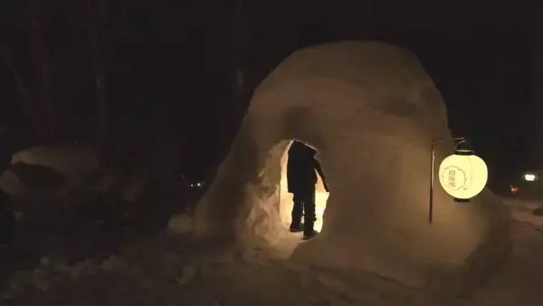 「ほのかな明かりに包まれ｢中尾かまくらまつり｣始まる 獅子舞披露され地酒も 2月10日まで 岐阜･新穂高温泉 中尾白山神社」の画像