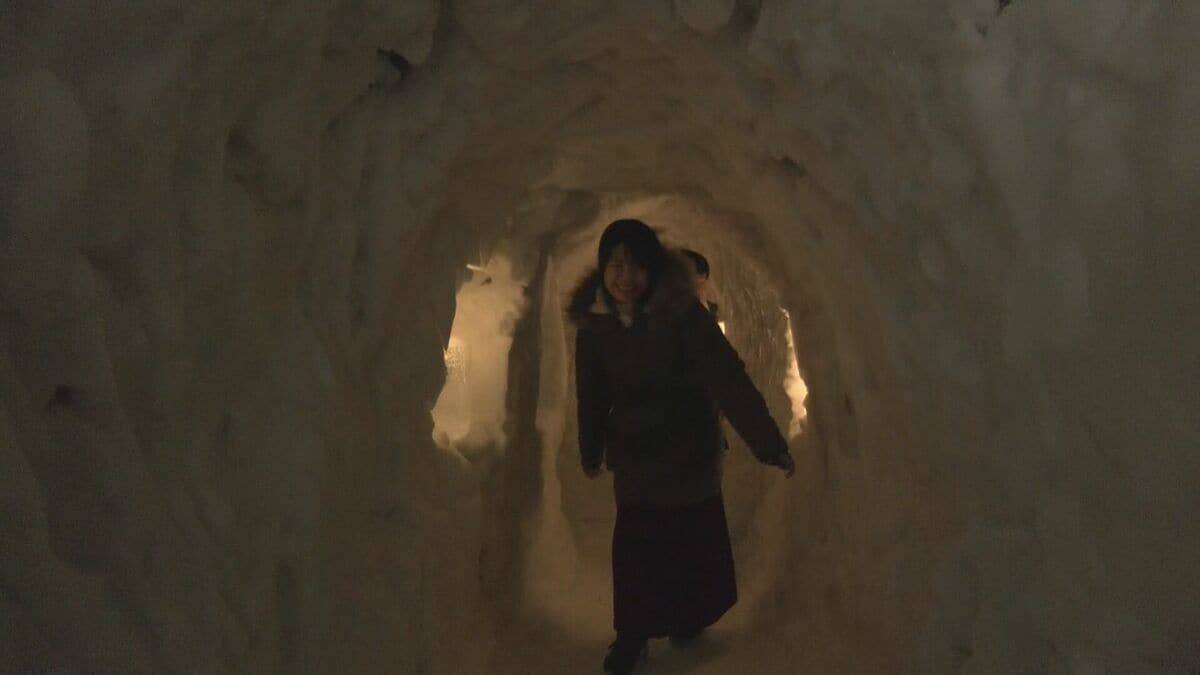 ほのかな明かりに包まれ｢中尾かまくらまつり｣始まる 獅子舞披露され地酒も 2月10日まで 岐阜･新穂高温泉 中尾白山神社