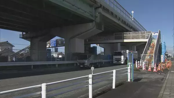 ｢守ってくれてありがとう｣ 園児らが撤去される歩道橋を“渡り納め” 感謝のメッセージや歌で別れ告げる 43年前に設置 老朽化や利用者の減少で