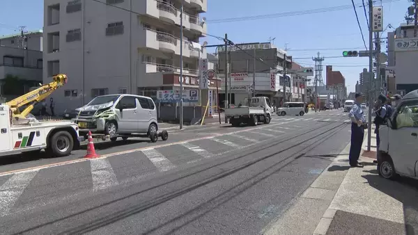 「軽乗用車が逆走か 2台の車に次々衝突…2人搬送 直前に自衛隊駐屯地シャトルバスにぶつかる事故も 名古屋・守山区」の画像