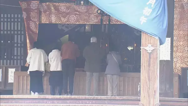 「日本最古」の厄除け観音 三重・松阪市の岡寺山継松寺で「初午大祭」 大勢の参拝客でにぎわう