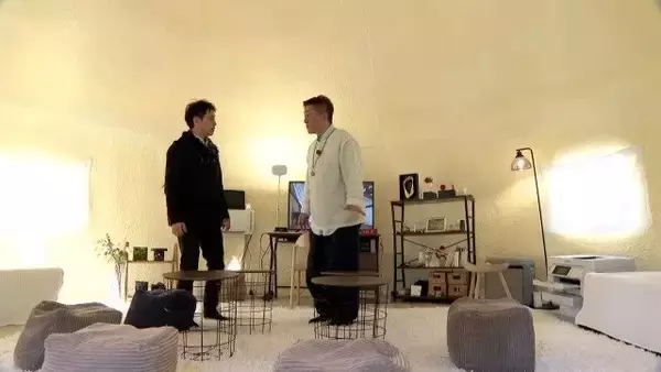 「数時間で建つ“簡易住宅” インスタントハウスがさらに進化 ｢ホームベーカリーみたいに箱の中で膨らませる｣ 軽い･安い･部品が少ない」の画像