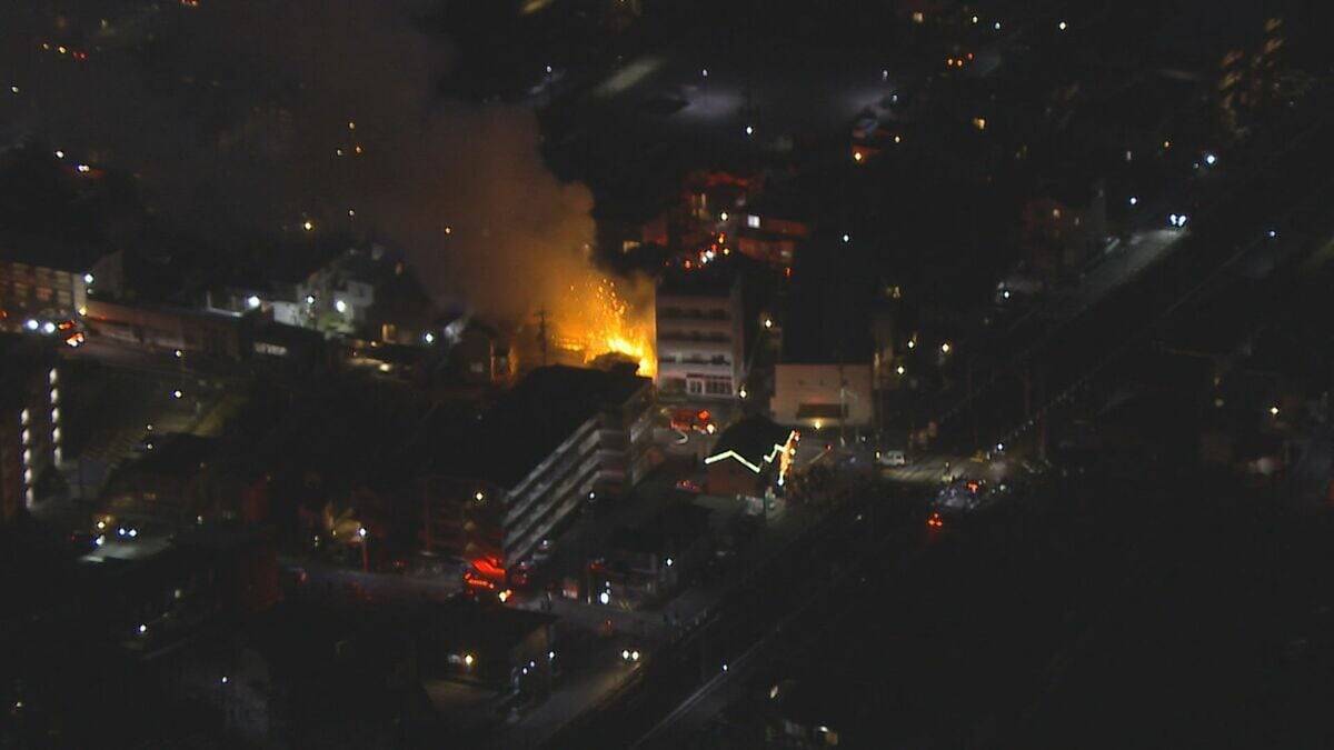 住宅火災 2人病院に搬送 激しい炎あがり消火活動急ぐ 愛知・尾張旭市 名鉄瀬戸線は平常運転【速報】