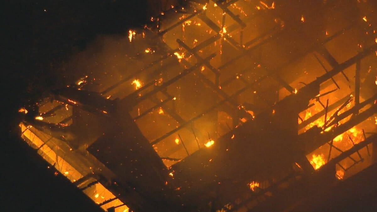 住宅火災 2人病院に搬送 激しい炎あがり消火活動急ぐ 愛知・尾張旭市 名鉄瀬戸線は平常運転【速報】