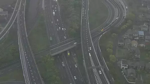 「【速報】トラックが高速結ぶ道路から落下 “ガードレールを突き破って国道に落ちた” 50代男性を病院に搬送 名古屋･緑区」の画像