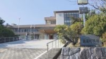 役場の駐車場で車をバック中に女性をはね逃げた疑い 57歳の女を逮捕 愛知・東浦町役場