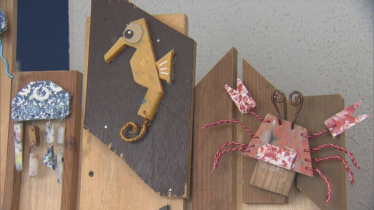 鳥羽水族館でアート展示　7月17日まで　海洋プラスチックや廃材で作ったラッコやクラゲなど２０点以上