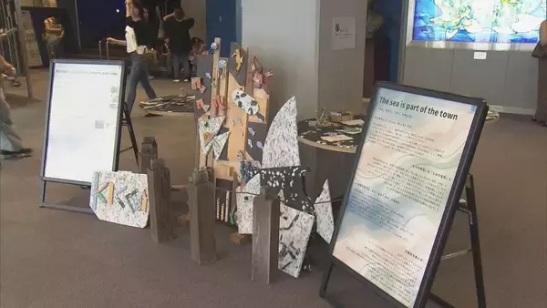 「鳥羽水族館でアート展示　7月17日まで　海洋プラスチックや廃材で作ったラッコやクラゲなど２０点以上」の画像