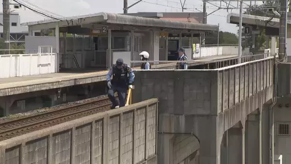 名鉄常滑線の駅の線路内で19歳女性が特急列車にはねられ死亡  一部区間で一時運転見合わせに お盆休みで空港へ向かう旅行客に影響 愛知・知多市