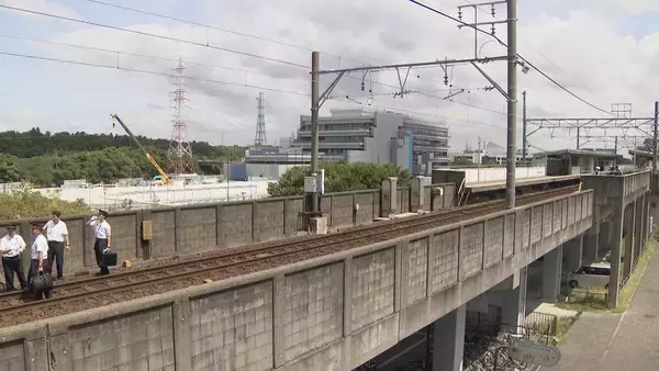 「名鉄常滑線の駅の線路内で19歳女性が特急列車にはねられ死亡  一部区間で一時運転見合わせに お盆休みで空港へ向かう旅行客に影響 愛知・知多市」の画像