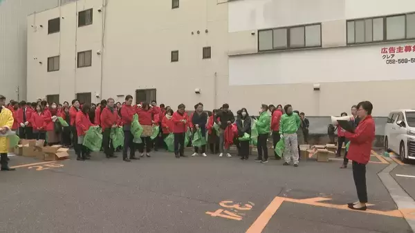 「｢心をきれいに新年を｣ クリスマス翌日の名古屋･栄で約500人がごみミ拾い 出勤前の30分で120袋分のごみ集まる アジア大会見据え美化意識の向上目指す」の画像