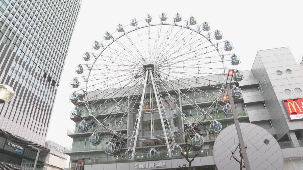 ｢心をきれいに新年を｣ クリスマス翌日の名古屋･栄で約500人がごみミ拾い 出勤前の30分で120袋分のごみ集まる アジア大会見据え美化意識の向上目指す