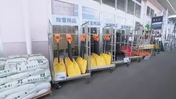 「“大雪”に備えて必要なものは？手軽に装着できる布製タイヤチェーンやタイヤに吹き付けるスプレーなど… 事前準備しておくといい雪グッズは？」の画像