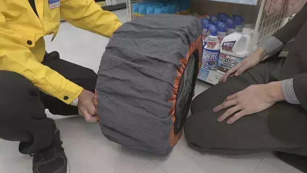 「“大雪”に備えて必要なものは？手軽に装着できる布製タイヤチェーンやタイヤに吹き付けるスプレーなど… 事前準備しておくといい雪グッズは？」の画像