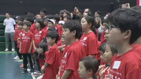 「車いすテニス小田凱人選手(19) 愛知県体育館でスポーツ教室 刈谷市出身の近藤大生選手(43)と共に 地球温暖化対策も学ぶ」の画像