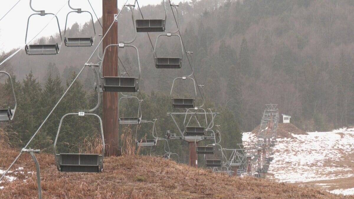 スキー場が雪不足でオープン延期 ｢1センチでも多く雪が降ってくれれば｣ 場内のカフェやレストランも営業を見送りに 岐阜･飛騨市