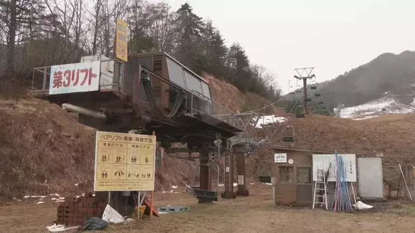 「スキー場が雪不足でオープン延期 ｢1センチでも多く雪が降ってくれれば｣ 場内のカフェやレストランも営業を見送りに 岐阜･飛騨市」の画像