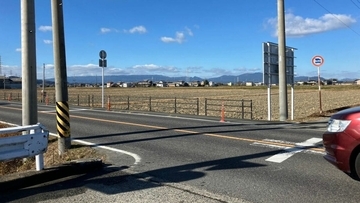 【速報】車同士が出合い頭に衝突… 軽乗用車の70代男性が意識不明の重体 乗用車の46歳女性は軽傷 後部座席の6歳娘はけがなし 三重