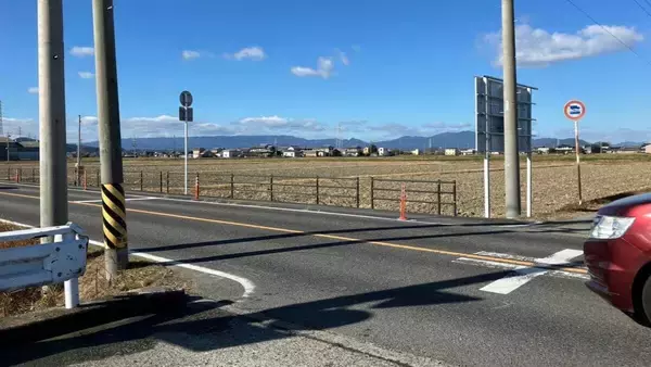 【速報】車同士が出合い頭に衝突… 軽乗用車の70代男性が意識不明の重体 乗用車の46歳女性は軽傷 後部座席の6歳娘はけがなし 三重