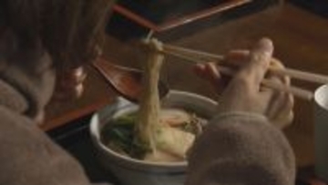 老舗店も年越しそばで賑わう 大みそかの岐阜・高山市 古い町並みの「手打ちそば恵比寿」