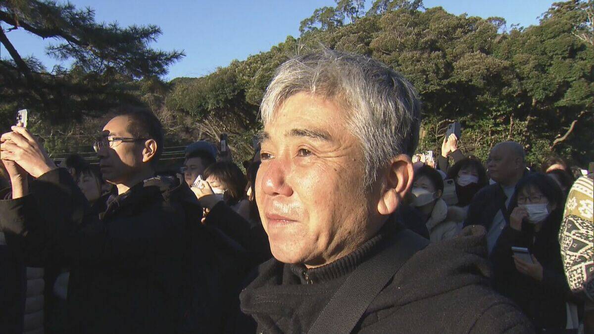 鳥居からの日の出…  伊勢神宮に夜明け前から大集結 ｢元旦に見る朝日とはまた違う｣ 冬至前後は毎年大勢の人が 三重