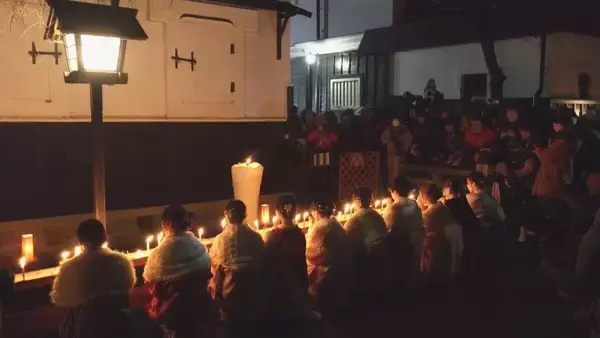 「着物姿で和ろうそくに願いを… 200年以上続く冬の風物詩 ｢三寺まいり｣ 縁結びの行事としても知られる 岐阜･飛騨市古川町」の画像