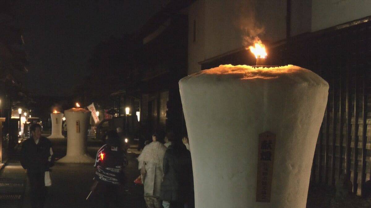 着物姿で和ろうそくに願いを… 200年以上続く冬の風物詩 ｢三寺まいり｣ 縁結びの行事としても知られる 岐阜･飛騨市古川町