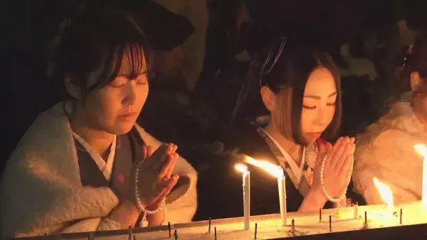 「着物姿で和ろうそくに願いを… 200年以上続く冬の風物詩 ｢三寺まいり｣ 縁結びの行事としても知られる 岐阜･飛騨市古川町」の画像