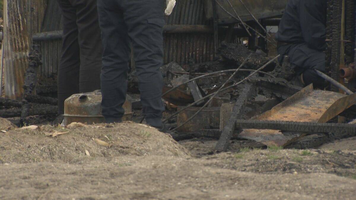 畑の中の倉庫が全焼 1人死亡 性別や年齢は不明 なぜ火が出た？警察・消防が原因調べる 愛知・東海市