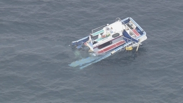｢船がぱーんって真っ二つに｣ 貨物船と釣り船が衝突 2人心肺停止 救助された13人は60～80代の男性 三重･鳥羽市沖