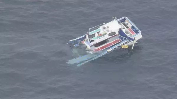 ｢船がぱーんって真っ二つに｣ 貨物船と釣り船が衝突 2人心肺停止 救助された13人は60～80代の男性 三重･鳥羽市沖