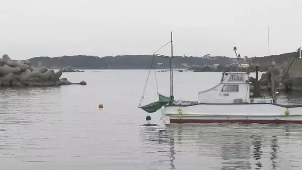 「｢船がぱーんって真っ二つに｣ 貨物船と釣り船が衝突 2人心肺停止 救助された13人は60～80代の男性 三重･鳥羽市沖」の画像