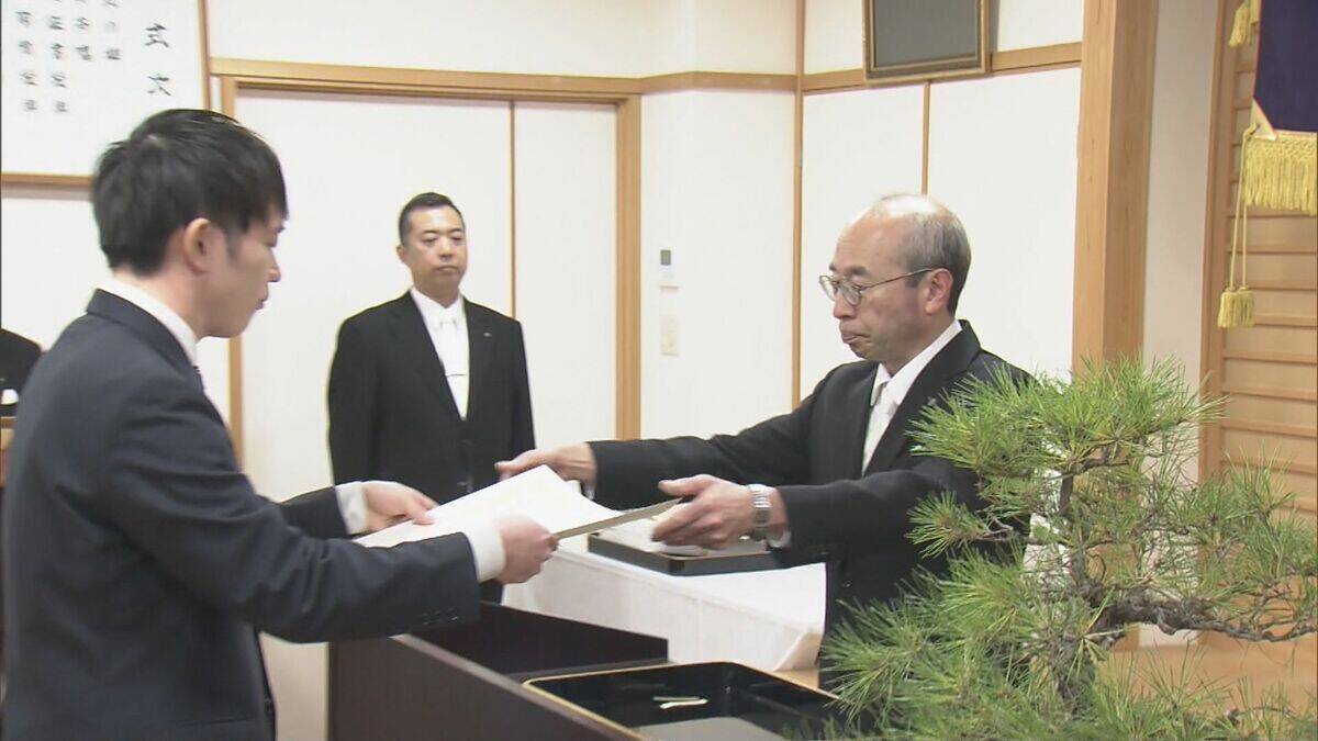 毎朝6時起きで祭式作法などの講義を受ける… 神職を育成する“伊勢神宮の研修所”で卒業式 2年間の修養終えた2人の学生