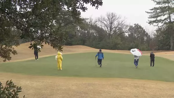 「｢中日クラウンズ｣出場権をかけたゴルフ大会始まる 全国からプロアマ119人が出場し雨の中熱戦  岐阜･可児市」の画像