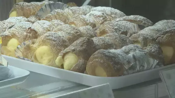 「保冷剤が足りない… プリン容器もケーキのフィルムにも中東情勢の影響 洋菓子店｢クーラーボックス持参になることもあり得る｣」の画像