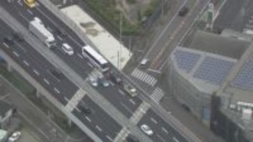 【速報】名神高速上り線の一宮IC付近で観光バスとトラックと乗用車あわせて3台がからむ事故 バスの乗客にけがはない模様