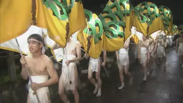 長さは50メートル超！町おこしで龍の張りぼてが練り歩く「巨大龍踊り」開催（三重・津市）　