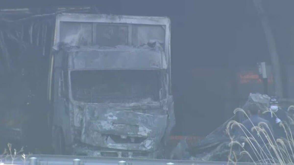 【速報】新名神の6人死亡事故 トラック運転手の54歳女を過失運転致死罪で起訴 スマホ画面に脇見･時速82キロで走行 三重･亀山市