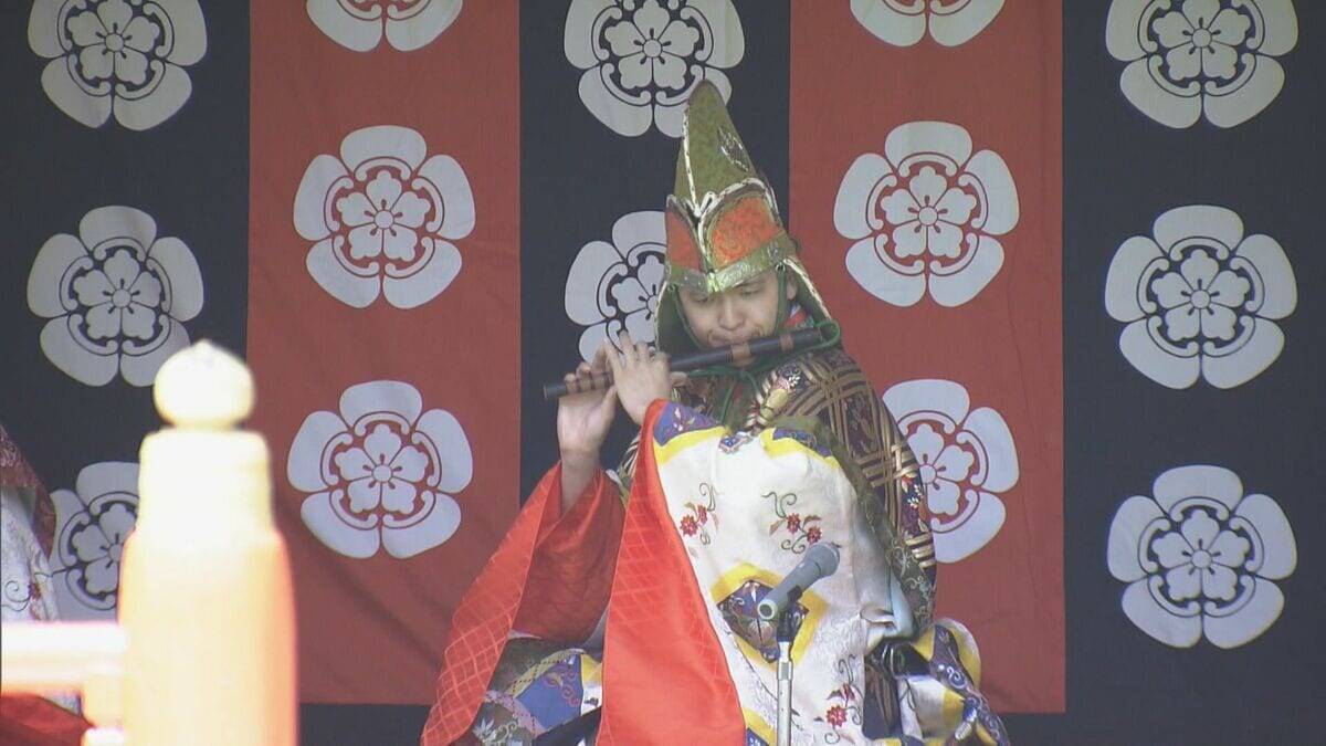 伊勢神宮で｢春の神楽祭｣ 内宮神苑の特設舞台では舞人たちが天下太平を願う舞楽披露 5月2日まで 三重